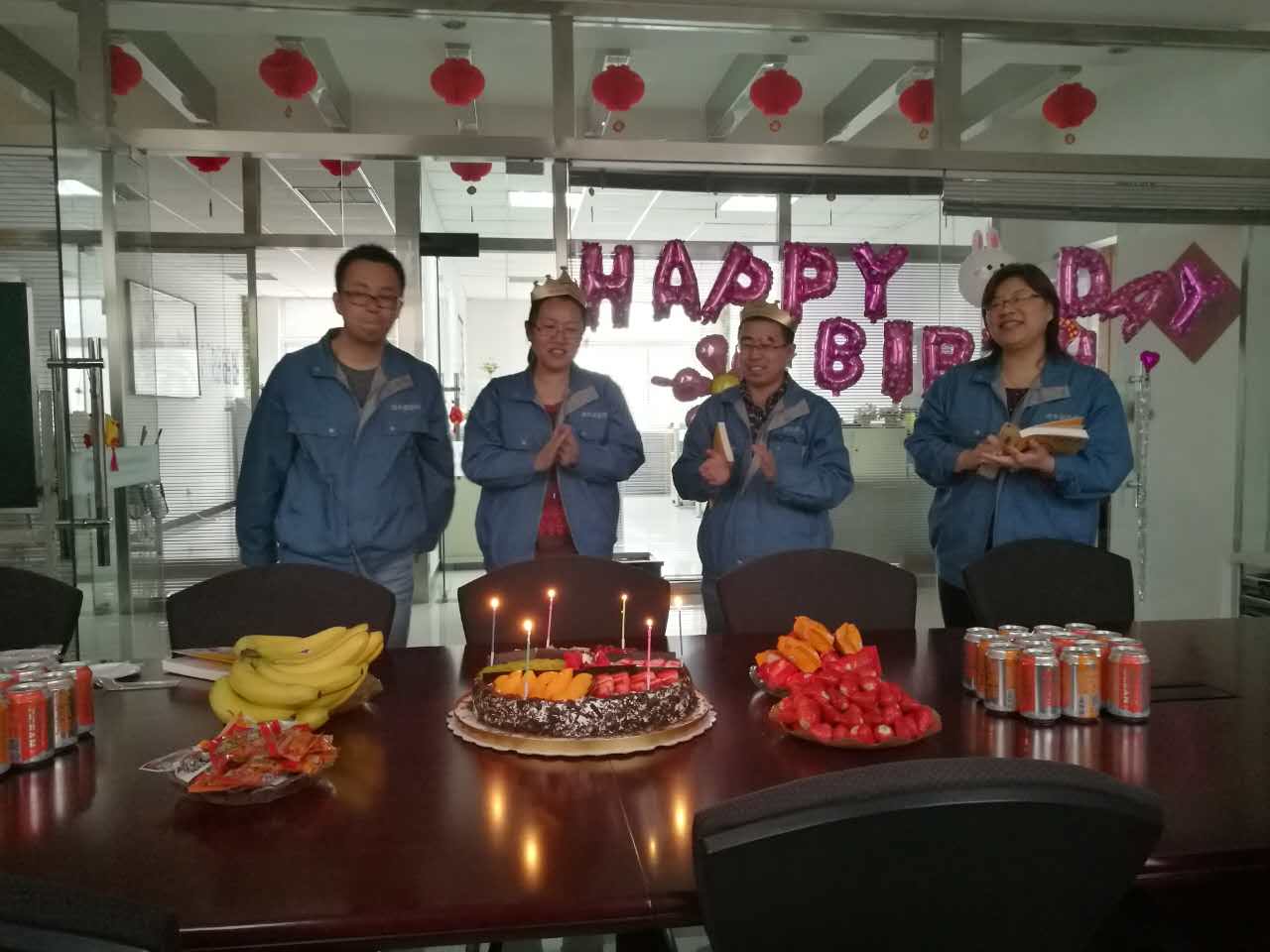 我公司举办集体生日会让员工感受到家的温暖
